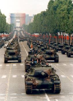 Le colonel Morane  la tte du rgiment - 14 juillet 1988, Paris - ECPA
