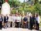 Turenne 16 juin 2002 : Les anciens et leurs amis devant le Monument aux Morts